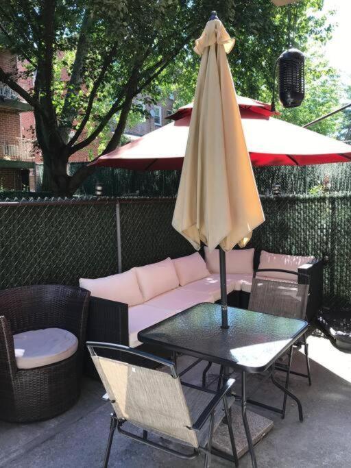 Brooklyn Spacious Space With Private Entrance, Bathroom, & Backyard - Full-Kitchen New York Buitenkant foto