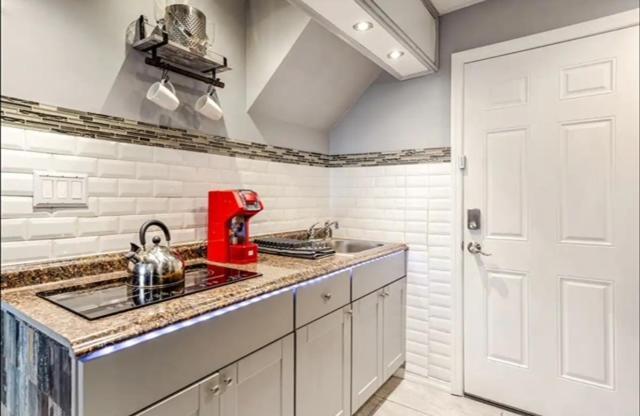 Brooklyn Spacious Space With Private Entrance, Bathroom, & Backyard - Full-Kitchen New York Buitenkant foto